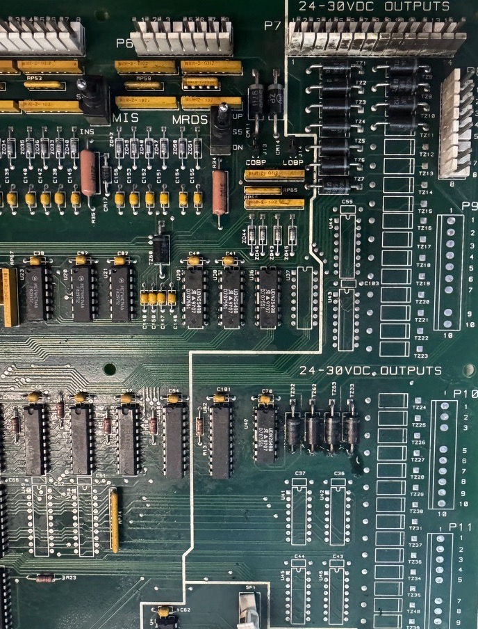 Elevator control board — 24–30VDC output stage